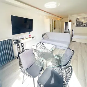 Like Arc De Triomphe, Champs Elysees, Tour Eiffel Apartment