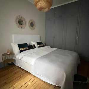 Elegant Trocadero Apartment
