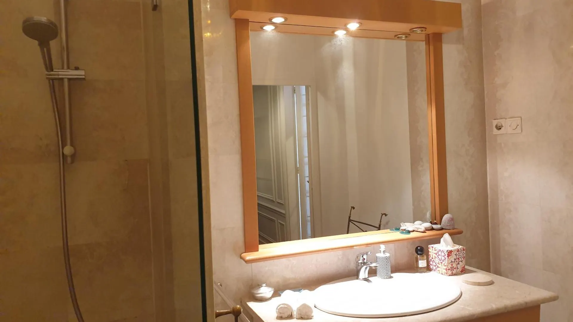 Apartment Appartement Haussmannien Cosy Paris France